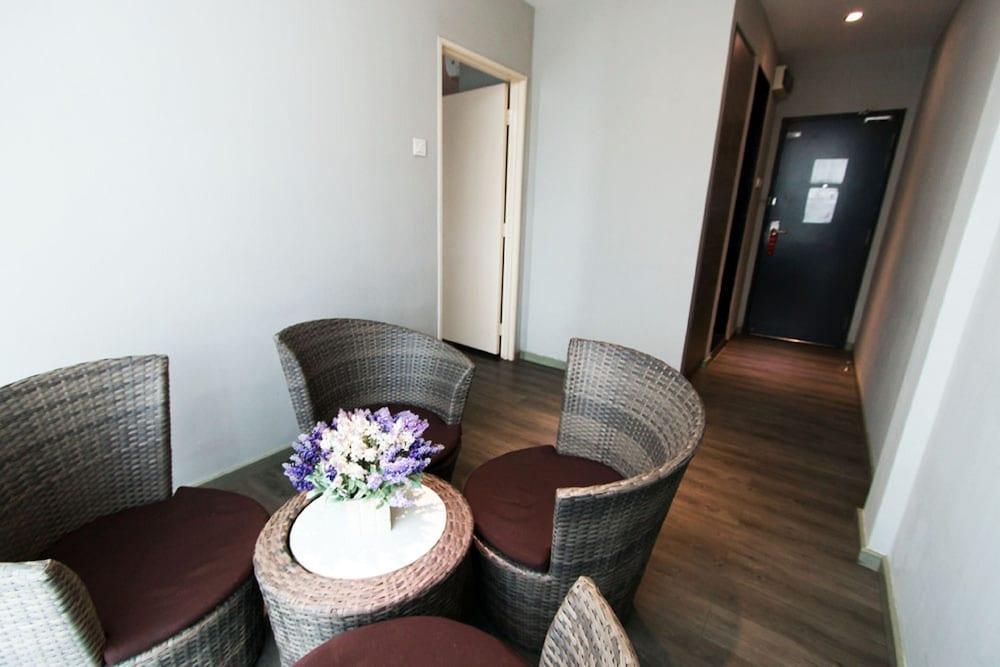 Hotel 99 3*