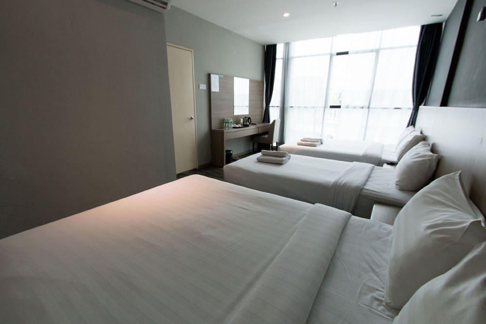 99 Hotel 3*