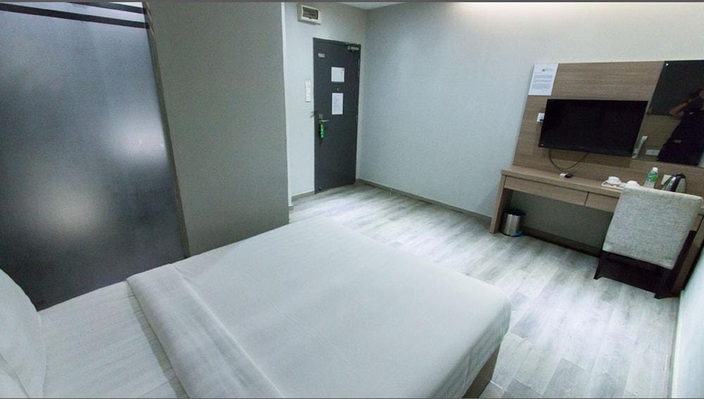 Hotel 99 3*